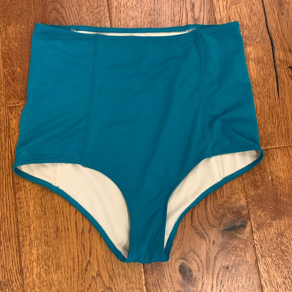 Kortni Jeane swim size small